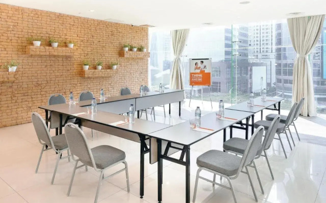 HARRIS Suites fX Sudirman