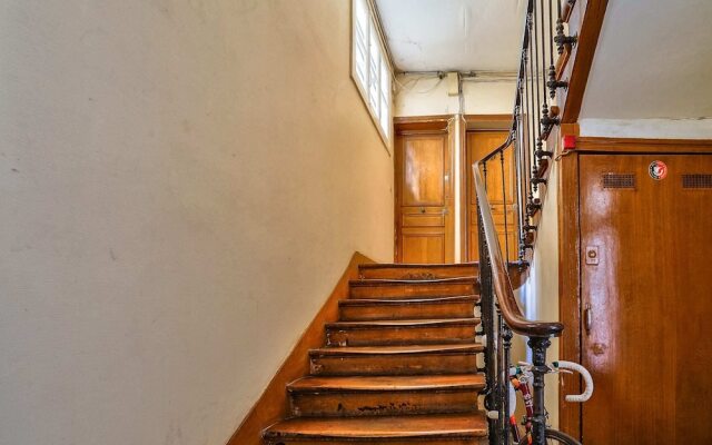 Charming 2 Room Apartment Near Square Louise-michel