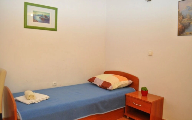 Ivi - big Parking and Courtyard - SA2