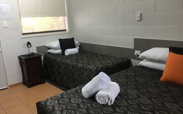 Golden Palms Motor Inn
