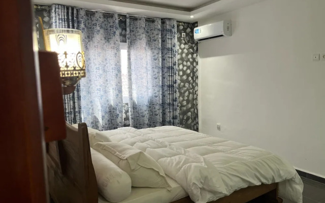 LIVELY HOTEL & Suites