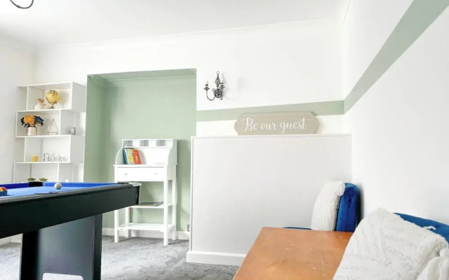 Large 8 Bedroom House in Edgbaston