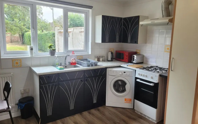 Luton City Escape - Modern 1BR Apartment