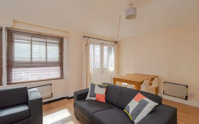 Light and Clean 2bed Flat, Nearby Liverpool Street
