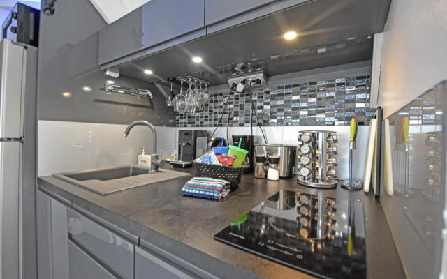 Deja Blue - Comfortable Beachfront condo
