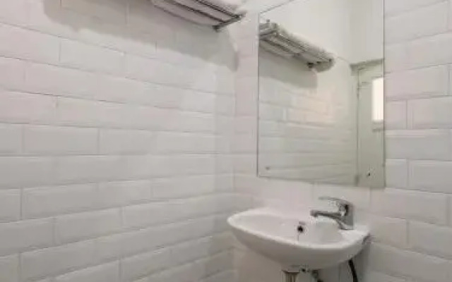Super OYO Collection O 90023 Damar Kusumo Guest House