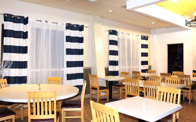 Jolly Roger Inn & Resort