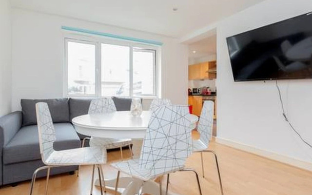 Morton Close Apartment