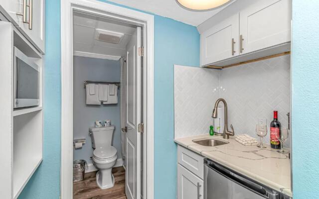 Oceanfront Suite Grande Cayman 124