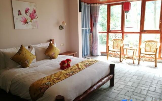 Alpine Champs-Elysees Landscape Film Resort Hotel (Yangshuo Yulong River Tourist Resort)