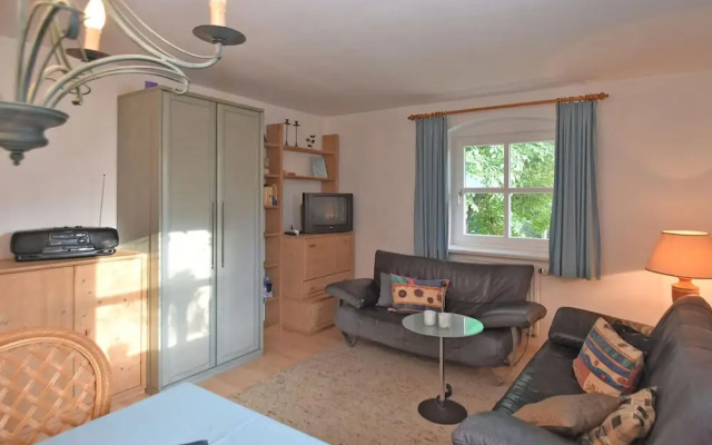 Tranquil Garden Apartment