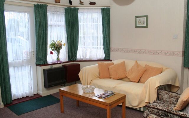 Crossways & Sea View Self Catering Holiday Cottages & Apartments