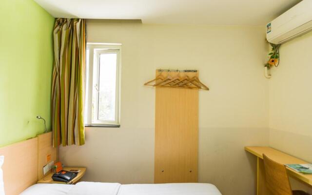 7Days Inn Shanghai Daning International Commercial Plaza YanChang Subway Station