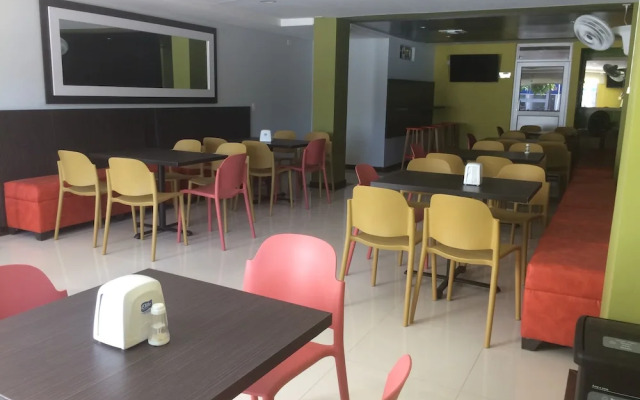 Hotel 56 Avenue Plaza