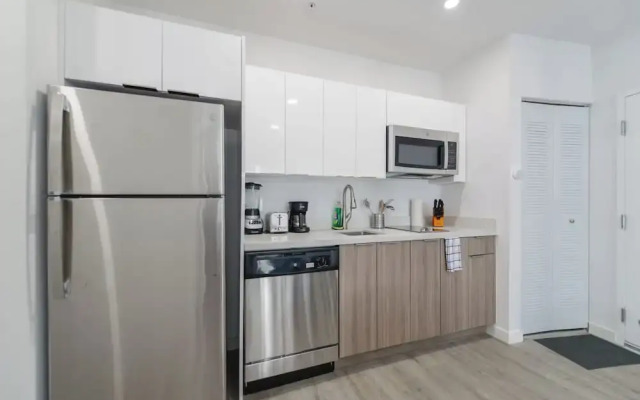 1BR Condo wRooftop Pool at Wynwood
