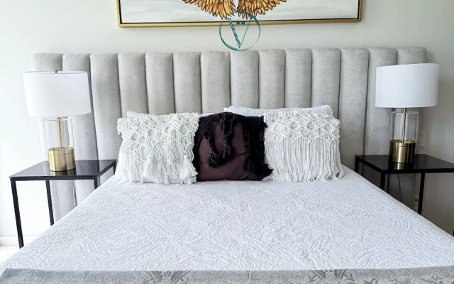 Luxury 2BR Bolongo Ocean View Private Beach