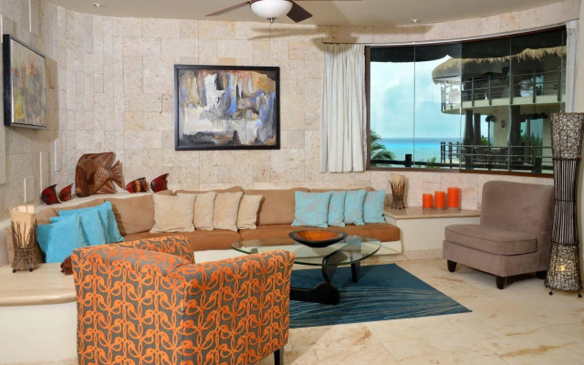 El Taj Oceanfront & Beachside Condo Hotel