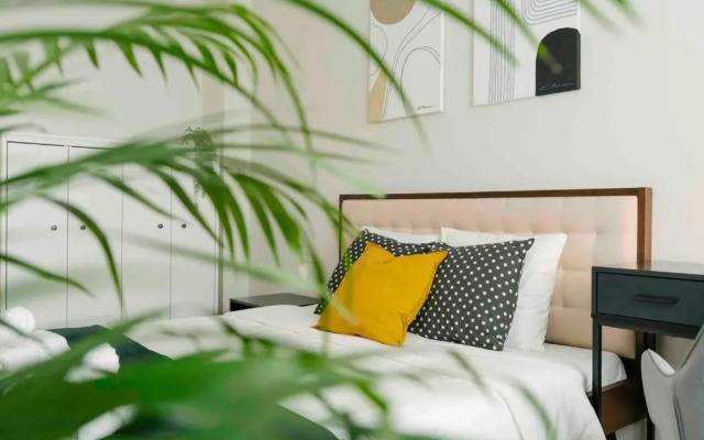 Sunny 2BR Flat-Top Location-Amazing Views