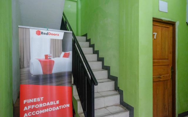 RedDoorz near Politeknik Manado