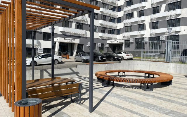 Лайнер на улице Максима Горького