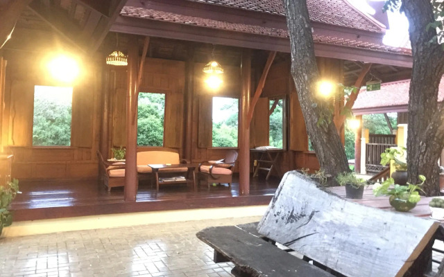 Luang Chumni Village