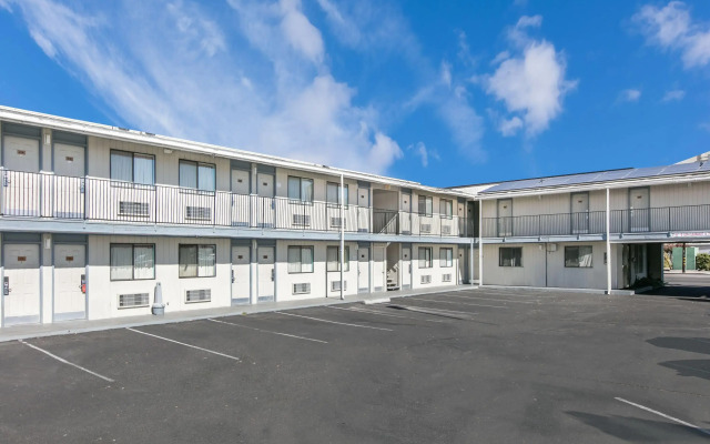 Super 8 by Wyndham Bishop