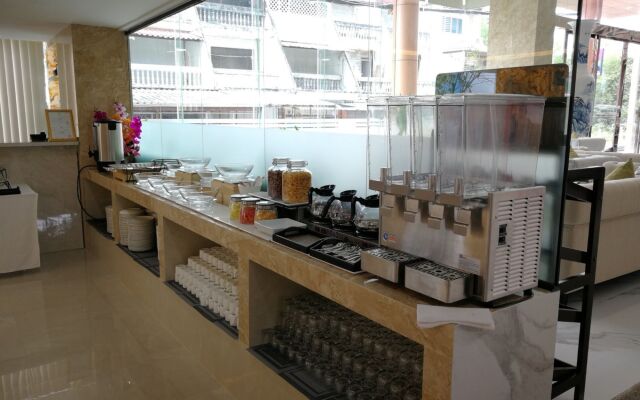 Golden Jomtien Beach Hotel