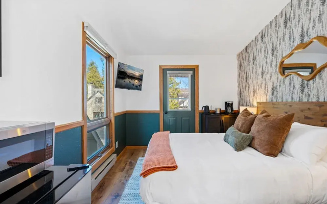 Spruce and Shore Motel