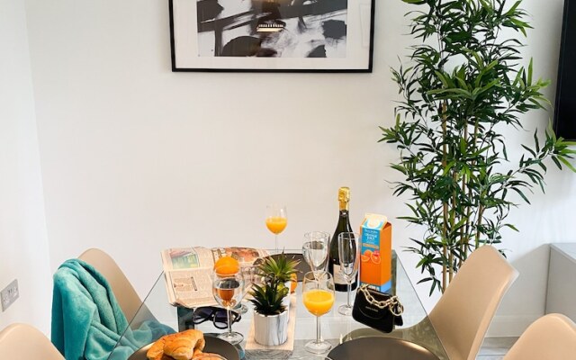 Tudors eSuites Luxury House Garden