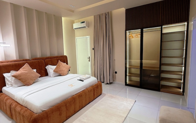 L Rina Apartment