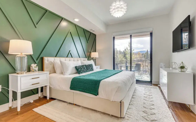 Mountain-view Condo in Downtown Winter Park!