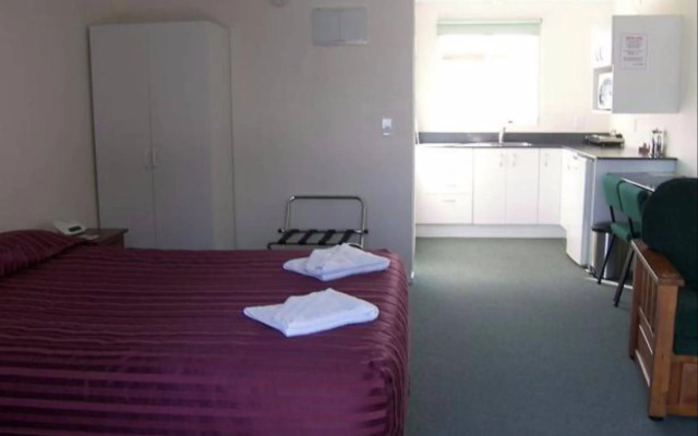 554 Moana Court Motel