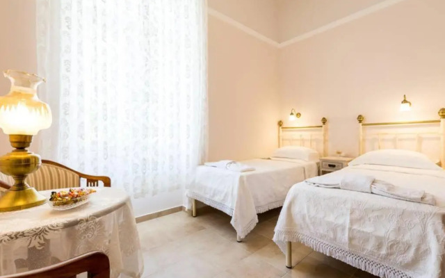 Neoclassical flat with 2 bedrooms in Piraeus