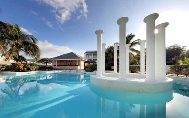 Grand Palladium Lady Hamilton Resort & Spa All Inclusive