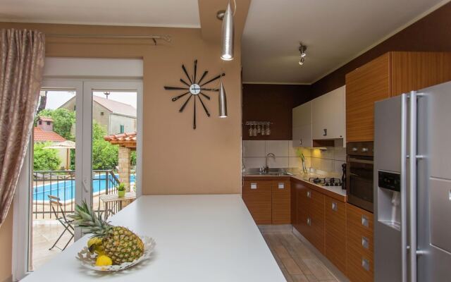 Beautiful Holiday Home in Kaštel Novi With Private Pool