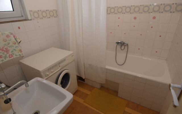 Apartment 752