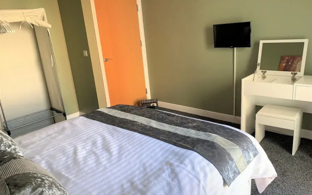 Toothbrush Apartments - 2 Bed 1 Bath Apt