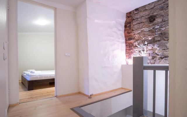 Dream Stay - Bright 2-Bedroom 2-Floor Old Town Apartment