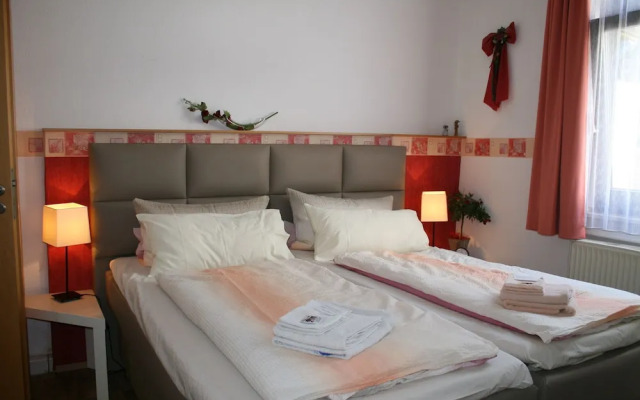 Ferienwohnungen & Gästezimmer Kachel