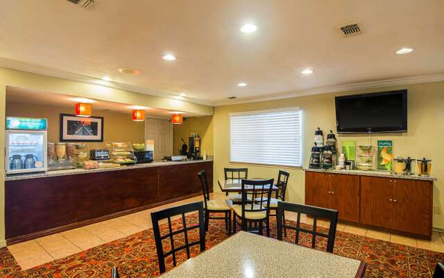 Quality Inn & Suites Garland - East Dallas