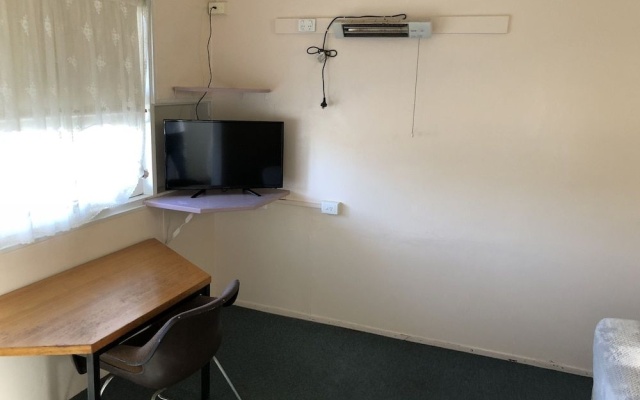 Green Door Motel – Guest Rooms – Lavington