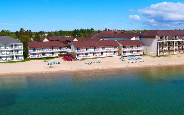 Super 8 Macknaw City/Beachfront Area