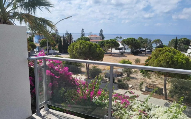 Villa Neyla Four bedroom Beach front Coral Bay
