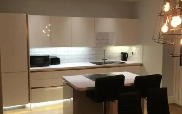 5 Bedroom House Near Clifton