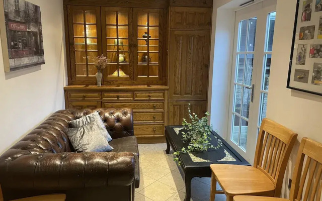 Traditional Elegant Spacious English Home, 4bdr