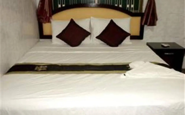 Golden Boat Guesthouse
