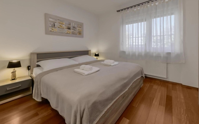 Four Seasons Apartment - FREE PARKING