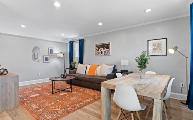 Quiet Retreat Off Magazine w Balcony Parking