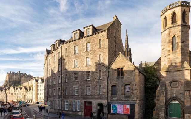 Silver Lining - Grassmarket Apartments