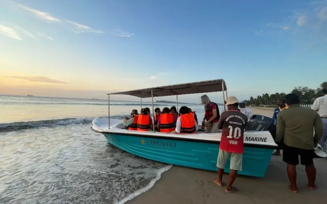 Uppuveli Beach by DSK